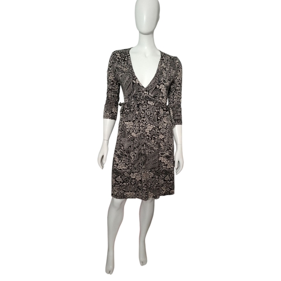 Athleta Dresses & Skirts - Athleta Black Beige Floral Paisley Empire Side Tie Stretch Knit Dress Size M